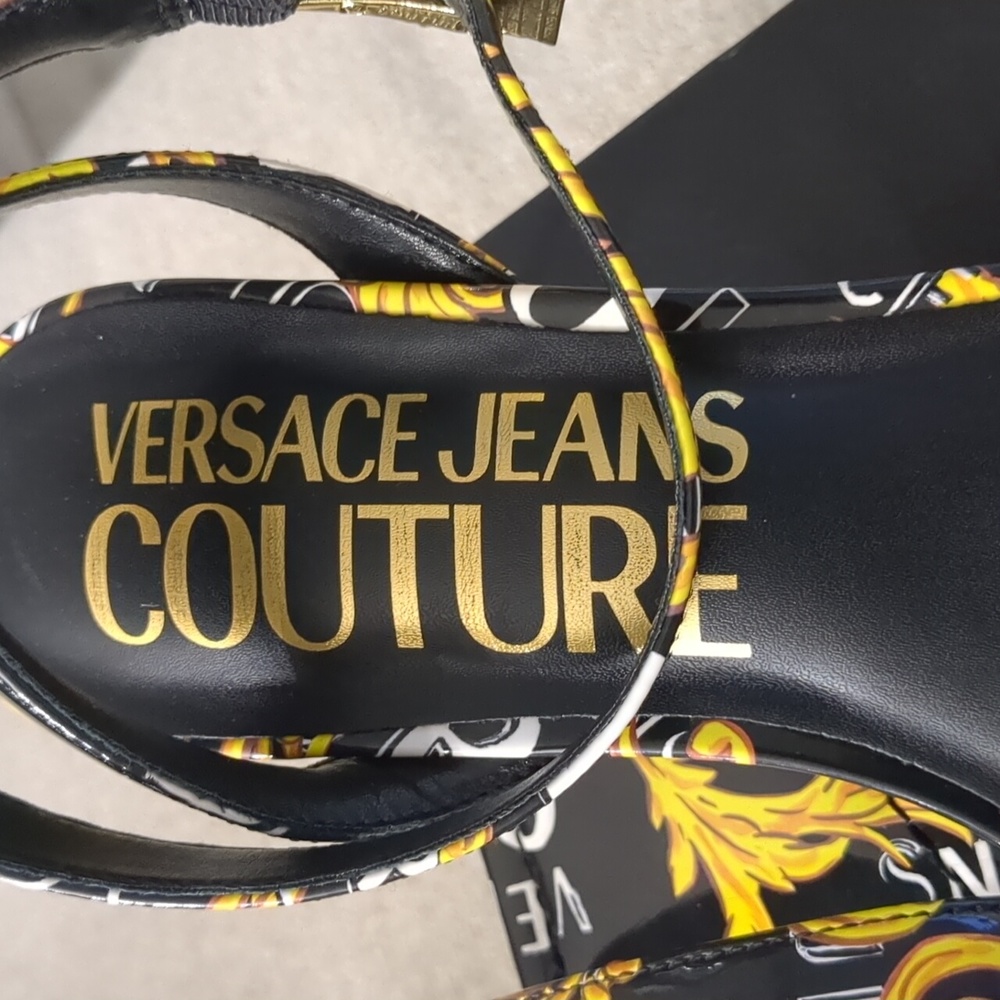 Versace - Picture 7 of 12